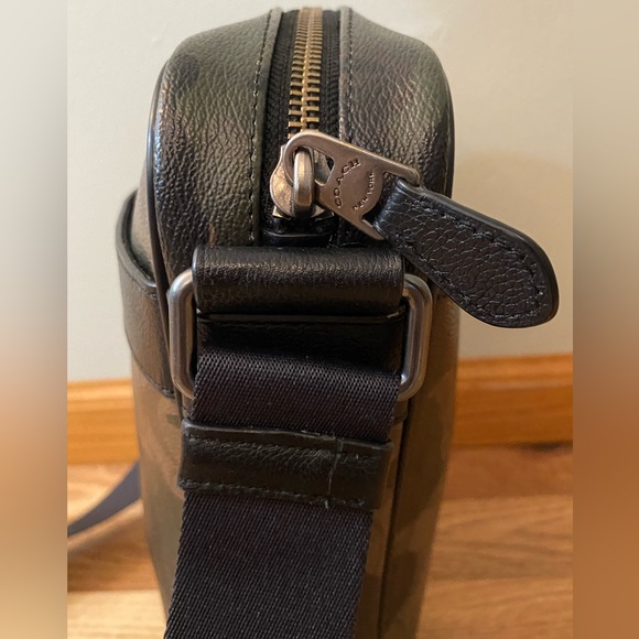 Vintage Leather Coach Camouflage Crossbody Bag - Picture 7 of 16